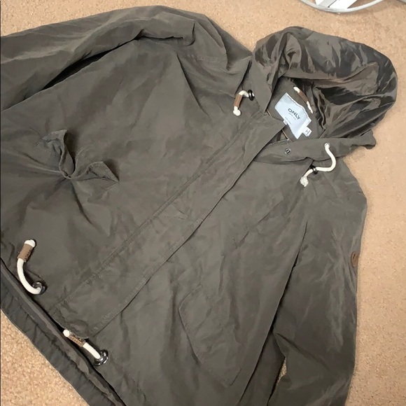 Satin Windbreaker - Picture 3 of 4